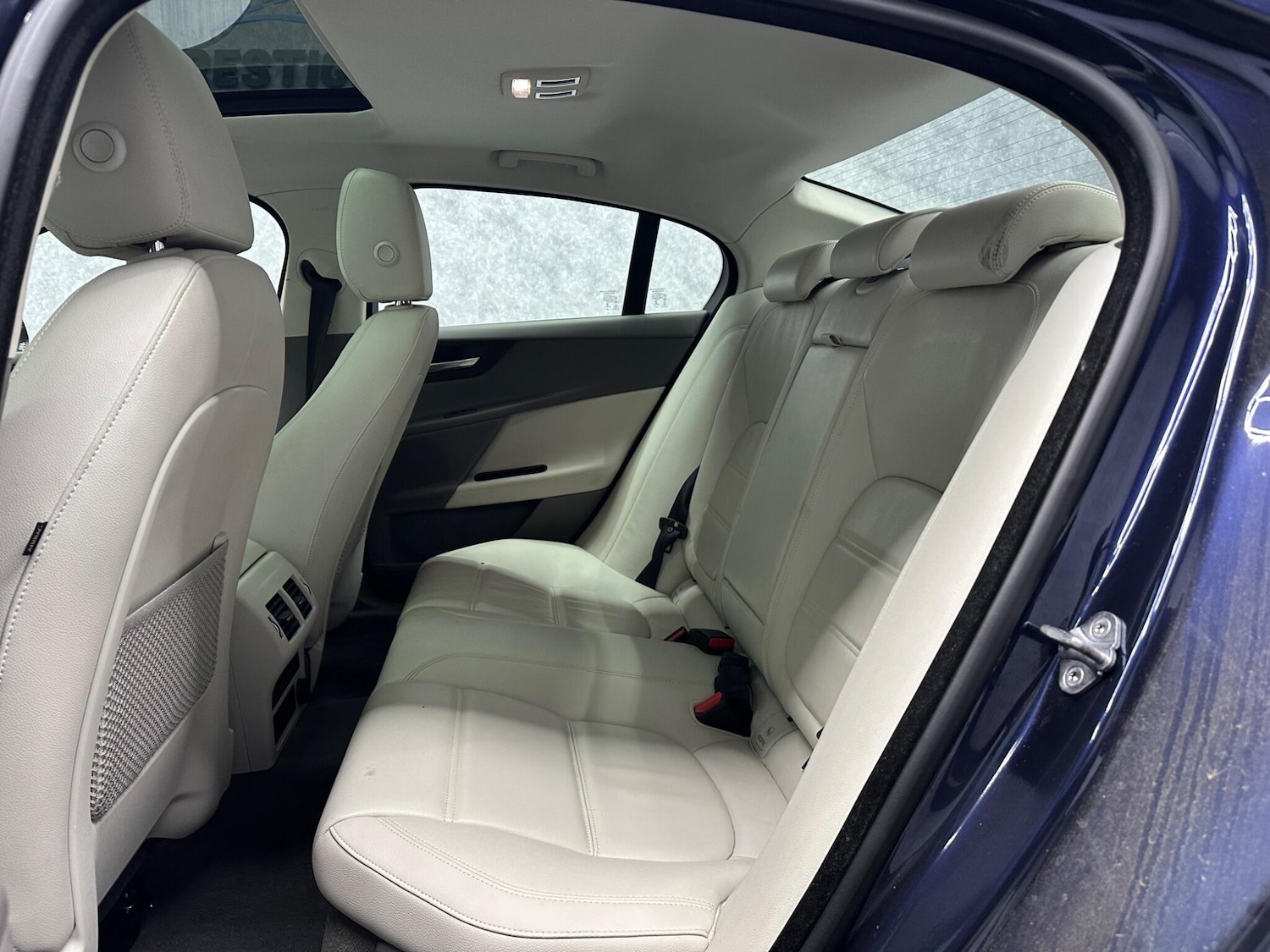 Used Jaguar XE 2016 for sale - 78058440: Photo 5