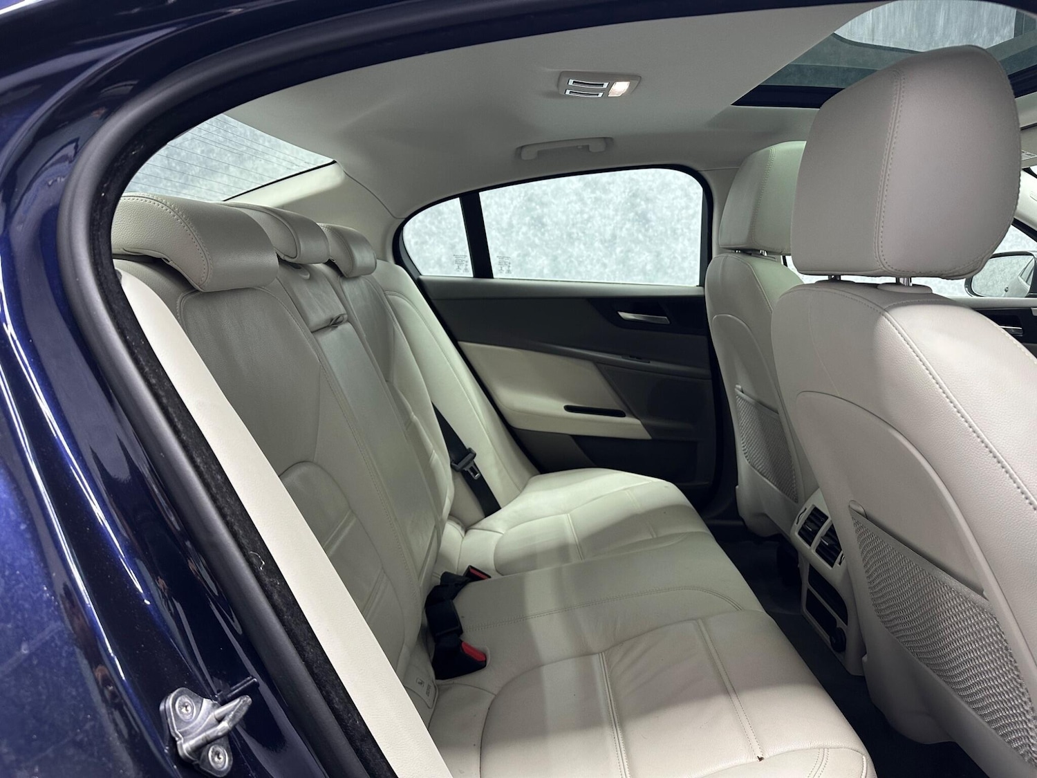 Used Jaguar XE 2016 for sale - 78058440: Photo 6