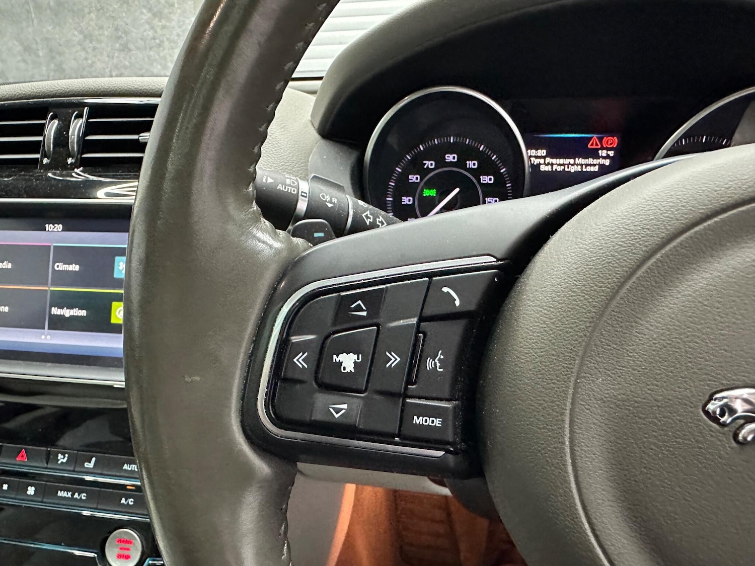 Used Jaguar XE 2016 for sale - 78058440: Photo 7