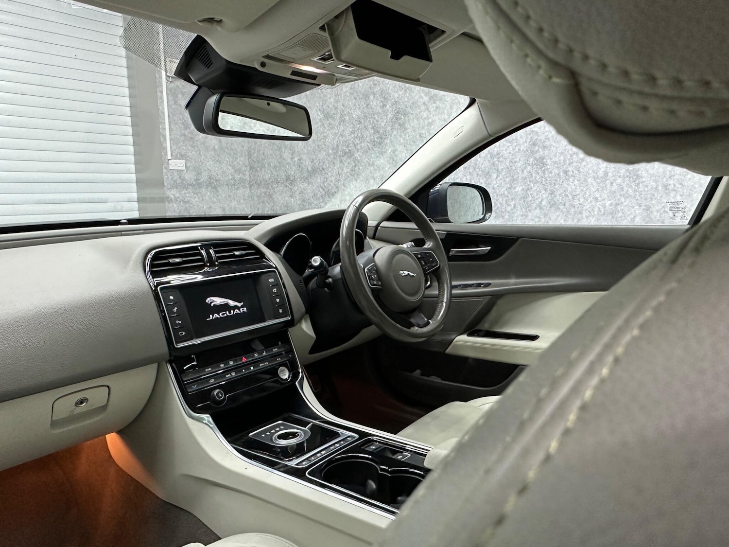 Used Jaguar XE 2016 for sale - 78058440: Photo 9