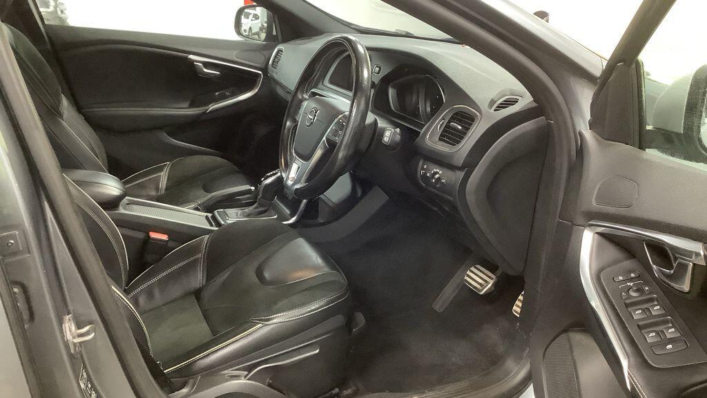 Used Volvo V40 2017 for sale - 77082139: Photo 2