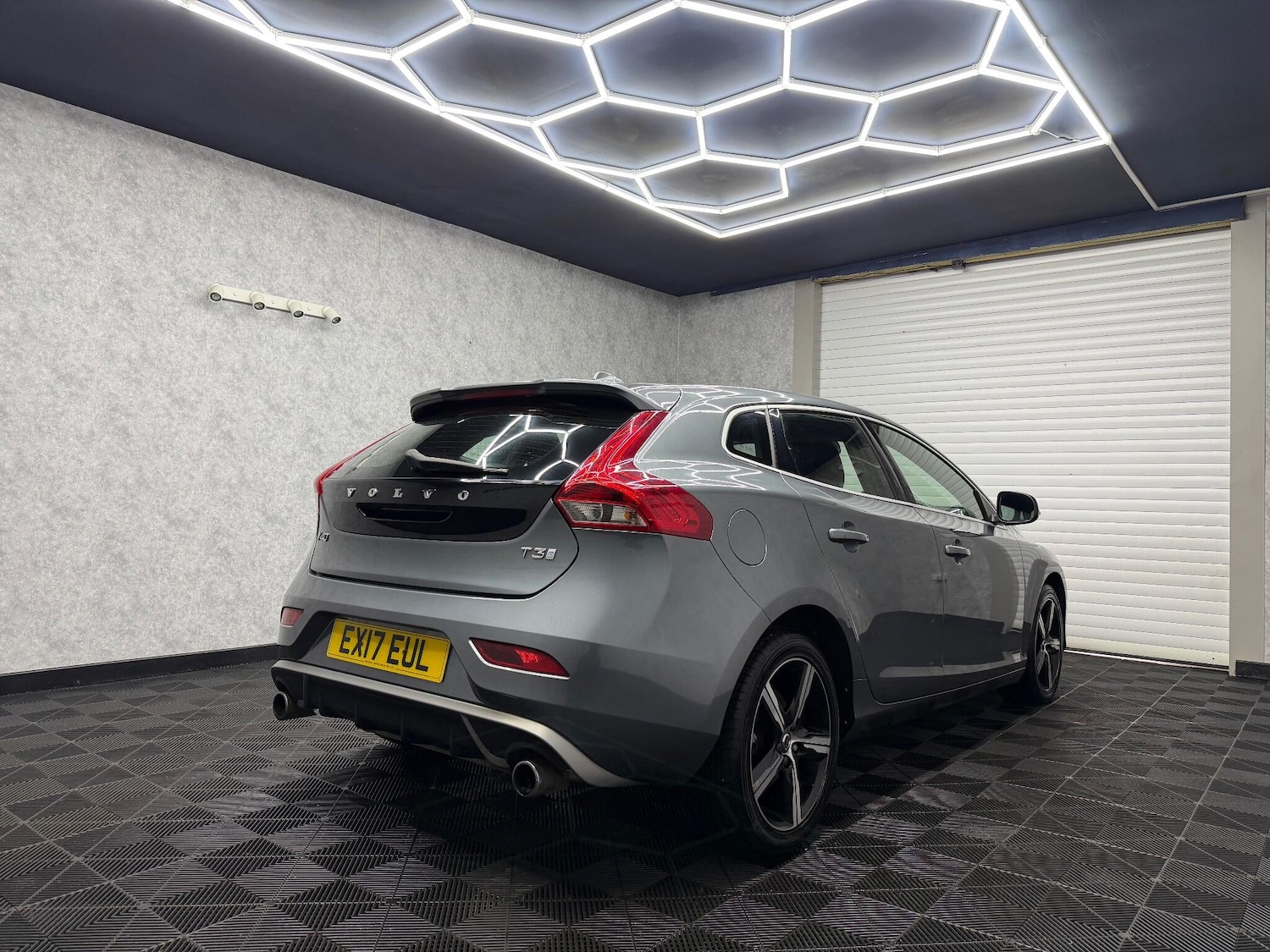 Used Volvo V40 2017 for sale - 77082139: Photo 33