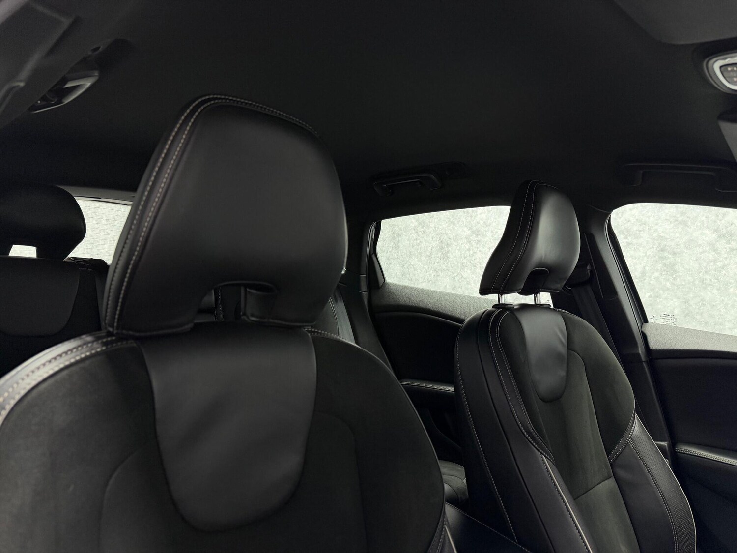 Used Volvo V40 2017 for sale - 77082139: Photo 34