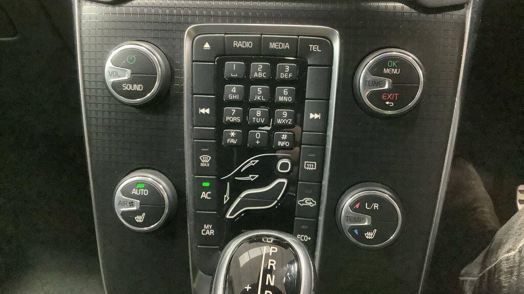 Used Volvo V40 2017 for sale - 77082139: Photo 4