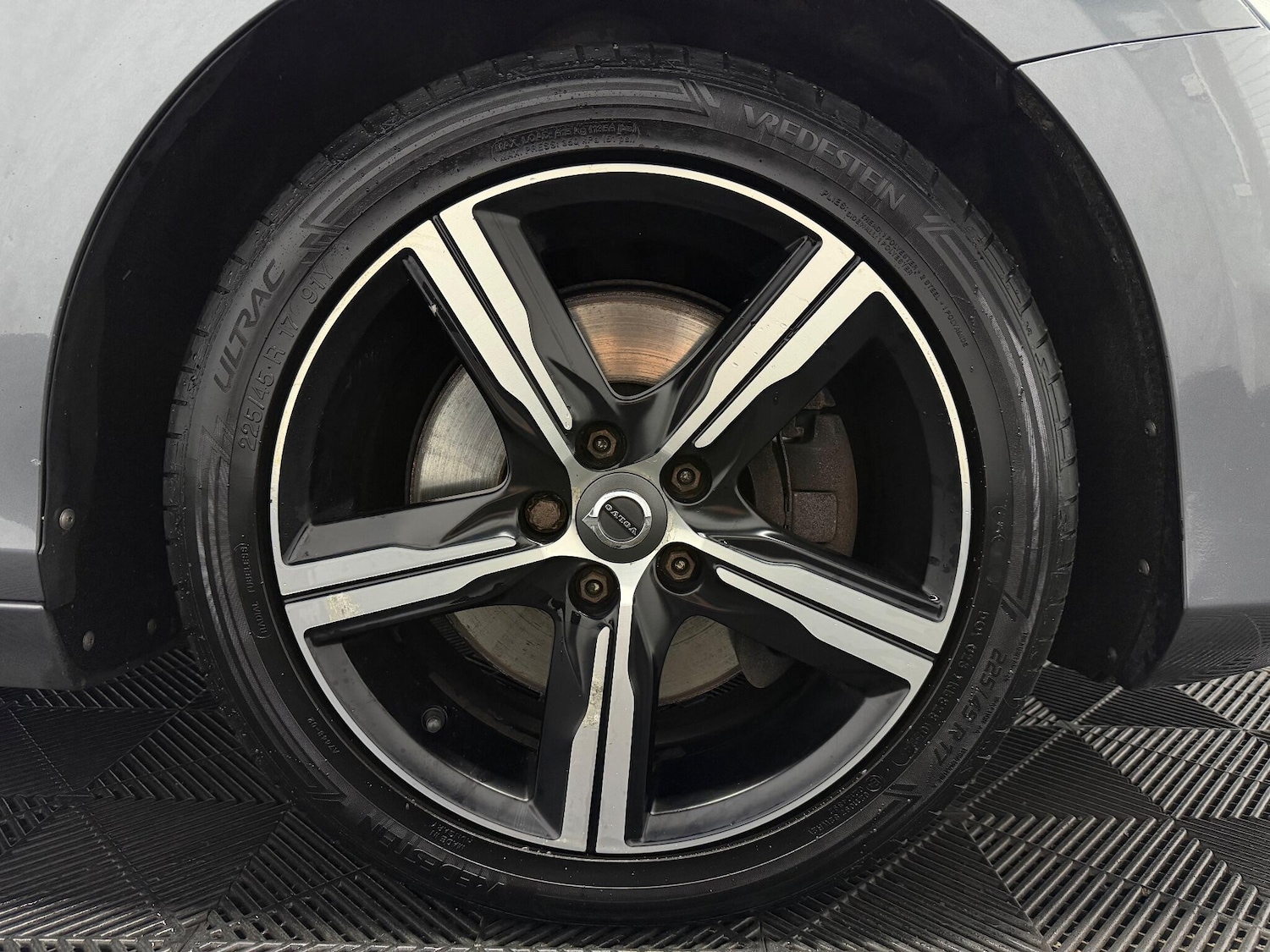 Used Volvo V40 2017 for sale - 77082139: Photo 40