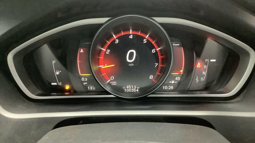 Used Volvo V40 2017 for sale - 77082139: Photo 5