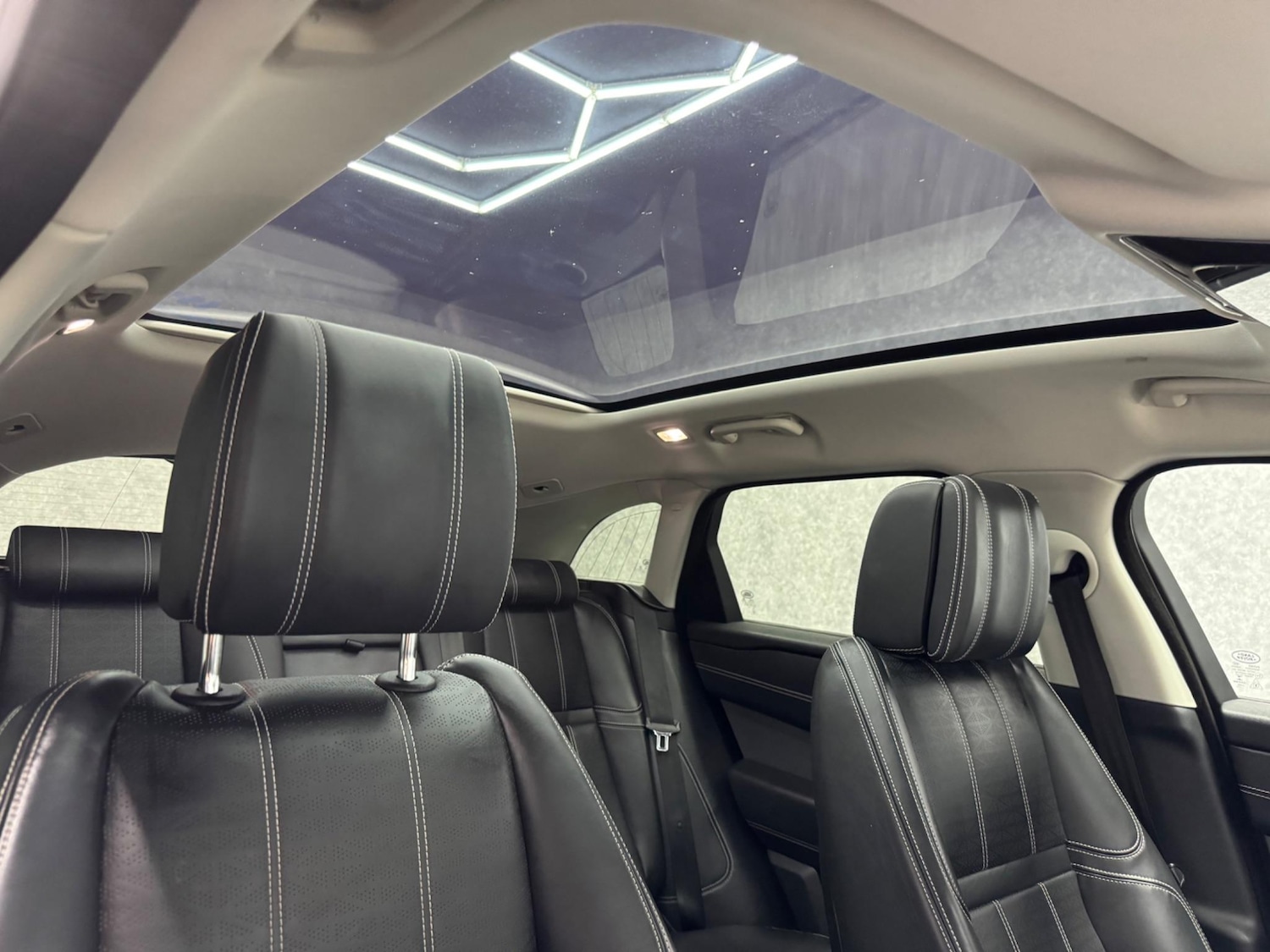 Used Land Rover Range Rover Velar 2018 for sale - 76446843: Photo 4