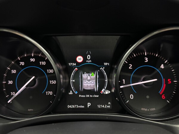 Used Jaguar XE 2017 for sale - 75669358: Photo 18