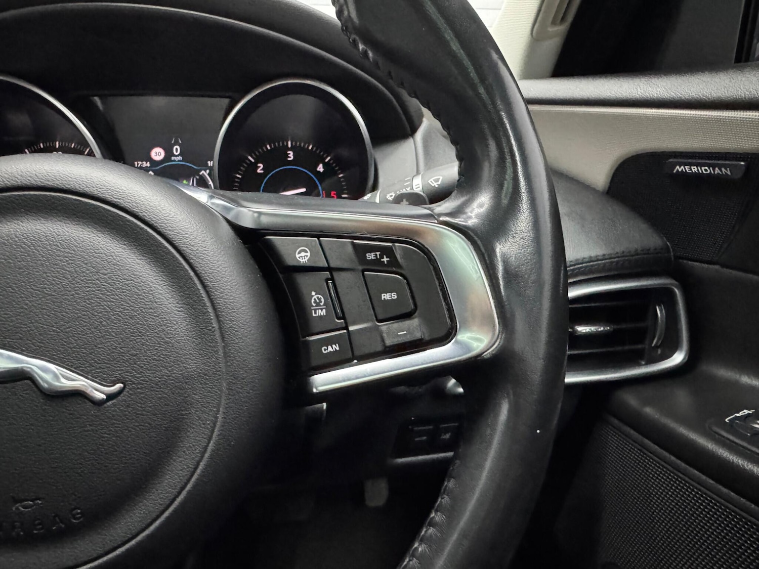 Used Jaguar XE 2017 for sale - 75669358: Photo 19