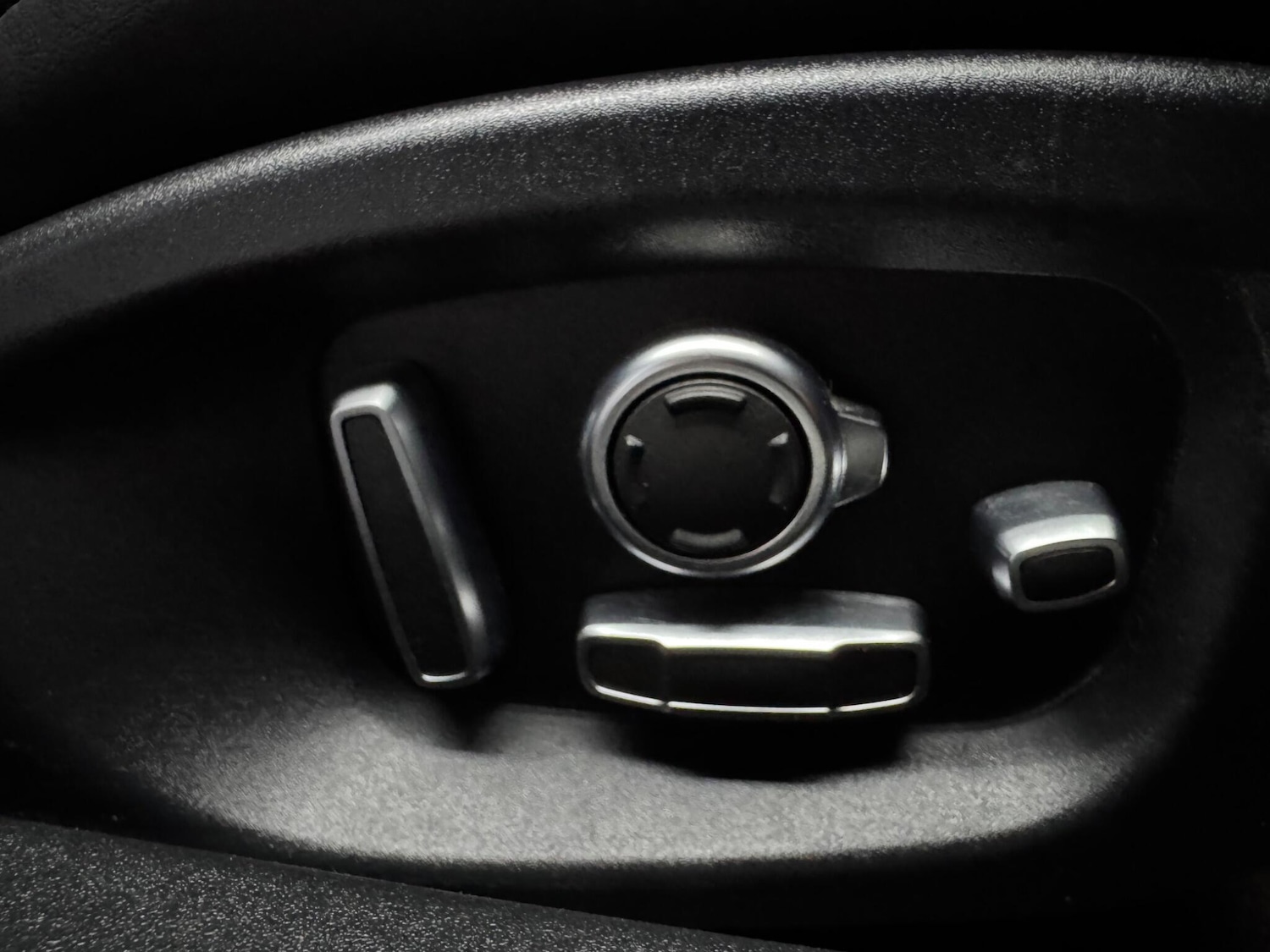 Used Jaguar XE 2017 for sale - 75669358: Photo 21