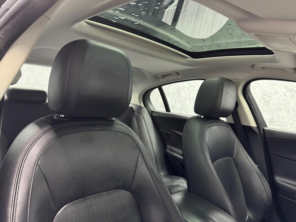 Used Jaguar XE 2017 for sale - 75669358: Photo 23