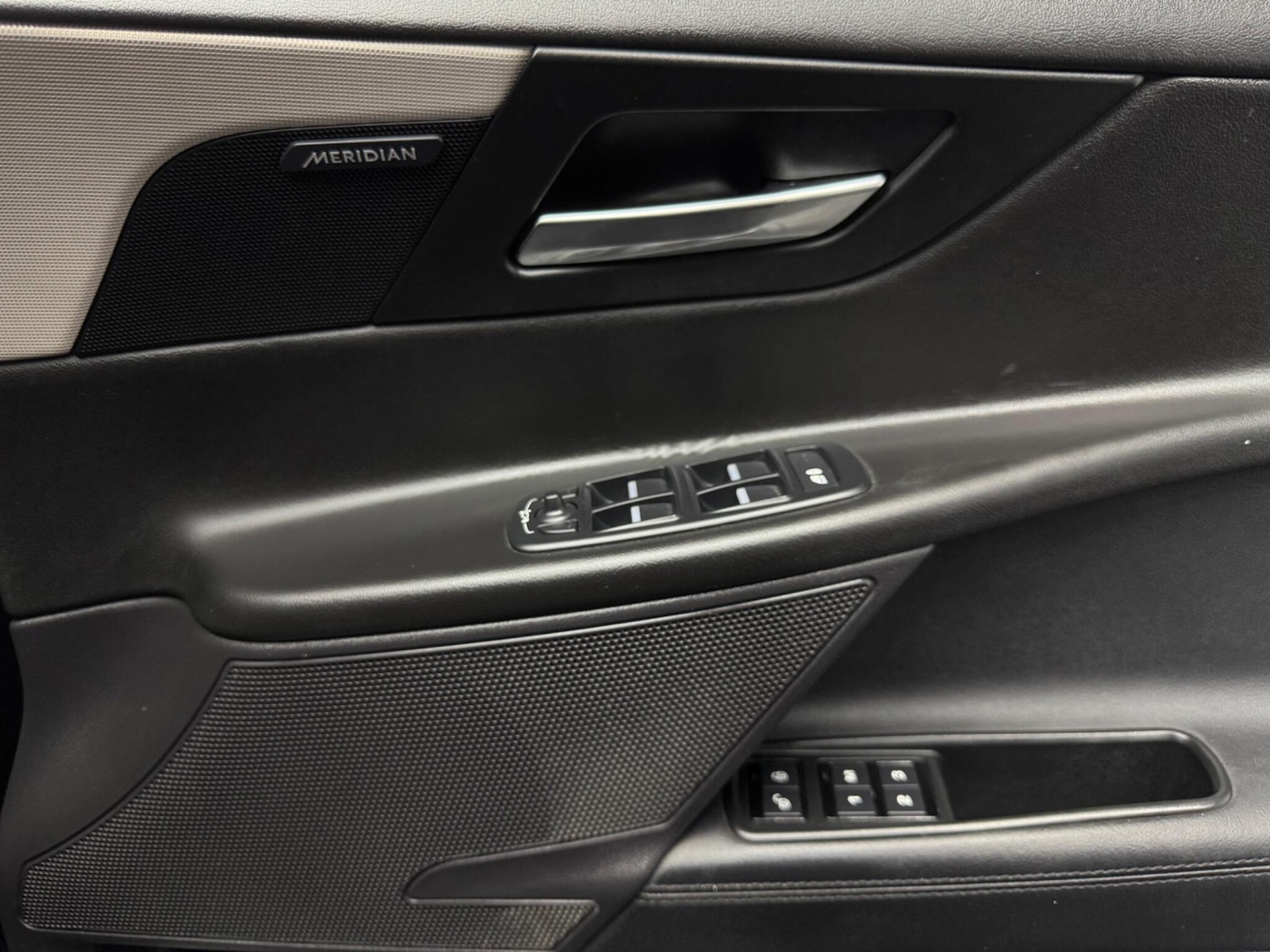 Used Jaguar XE 2017 for sale - 75669358: Photo 24