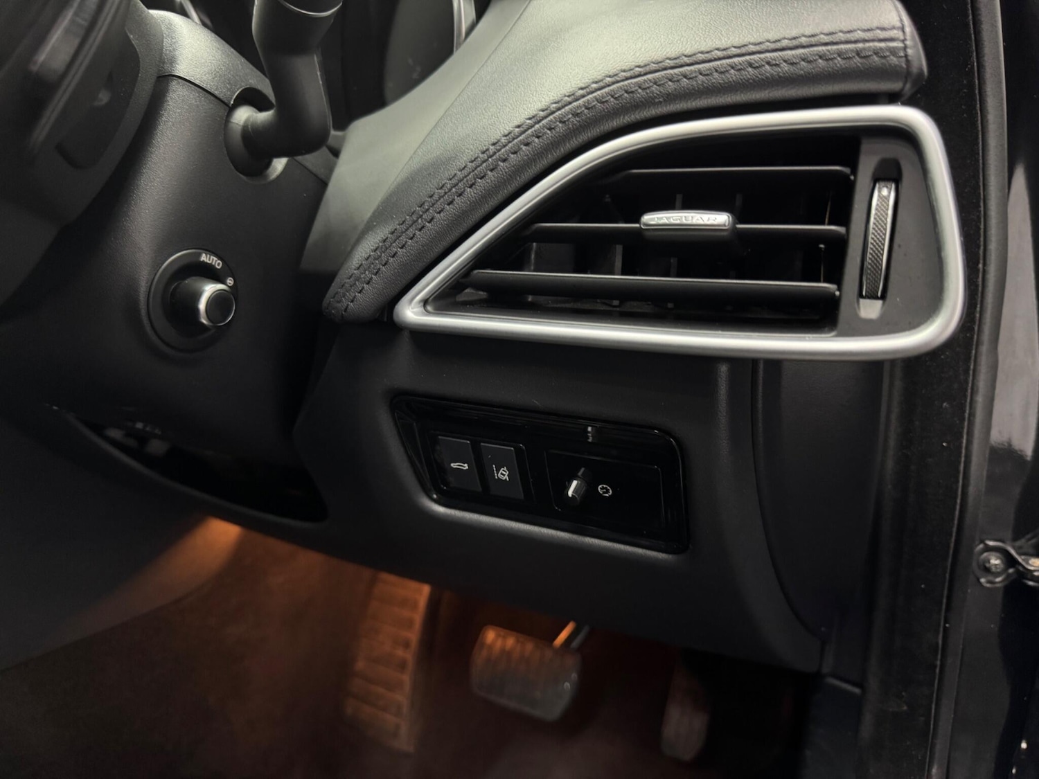 Used Jaguar XE 2017 for sale - 75669358: Photo 25