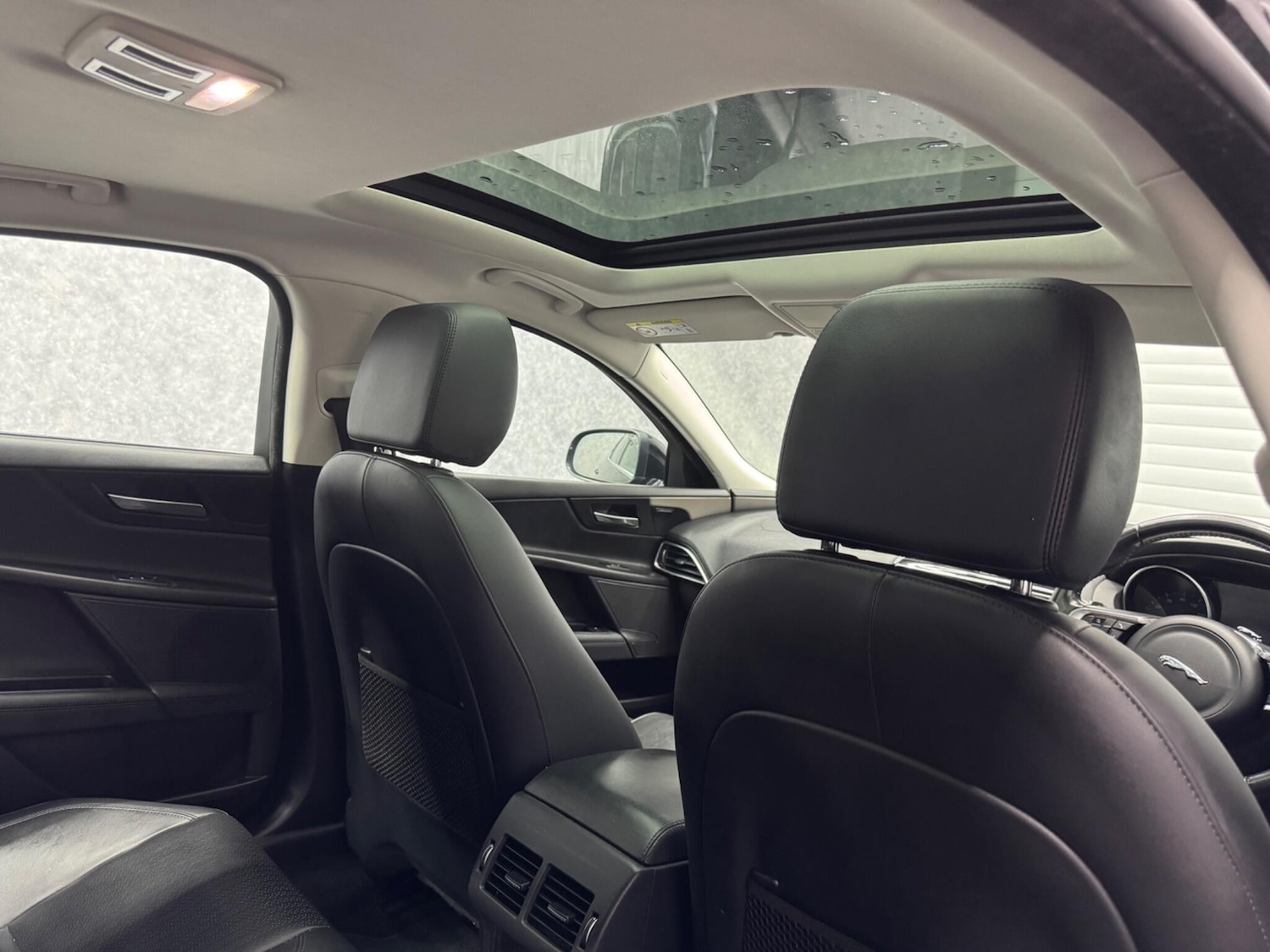 Used Jaguar XE 2017 for sale - 75669358: Photo 27