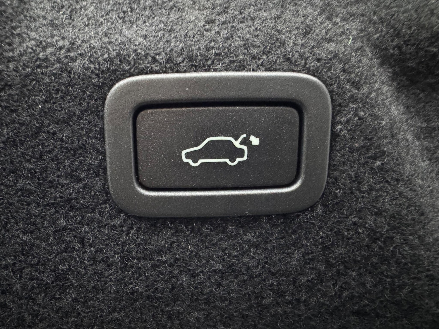 Used Jaguar XE 2017 for sale - 75669358: Photo 30