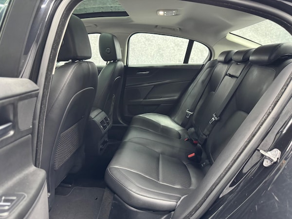 Used Jaguar XE 2017 for sale - 75669358: Photo 32