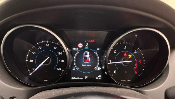 Used Jaguar XE 2017 for sale - 75669358: Photo 6