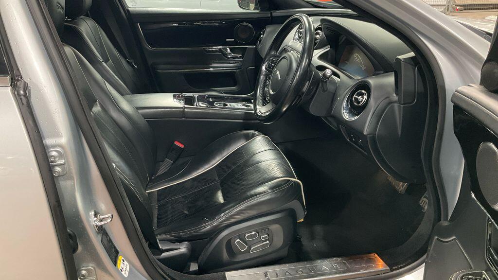 Used Jaguar XJ 2011 for sale - 77425436: Photo 2