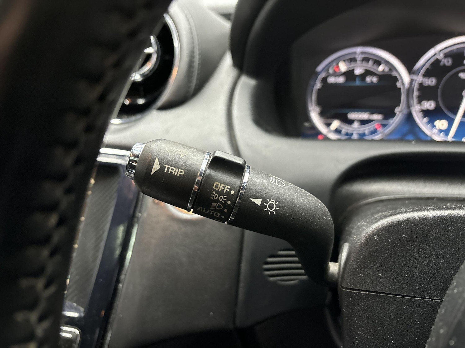 Used Jaguar XJ 2011 for sale - 77425436: Photo 32