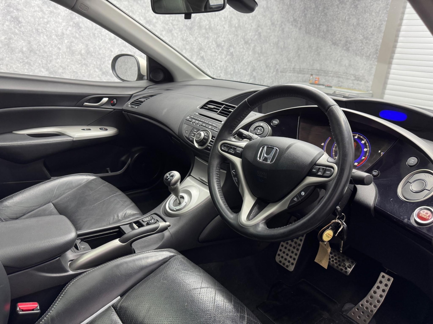 Used Honda Civic 2008 for sale - 76522432: Photo 2