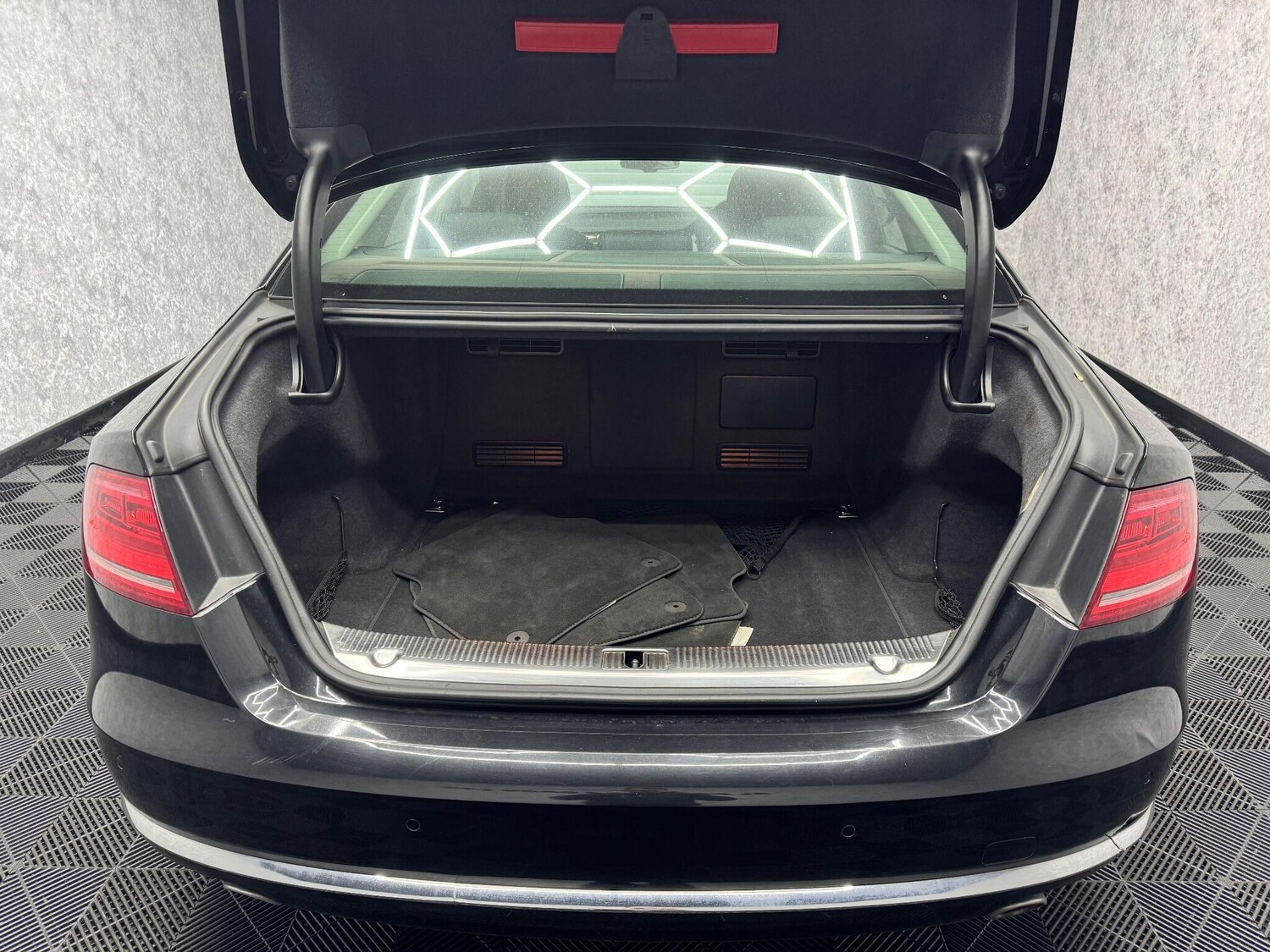 Used Audi A8 2013 for sale - 76942337: Photo 31