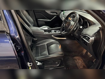 Used Jaguar F-Pace 2017 for sale - 77892301: Photo