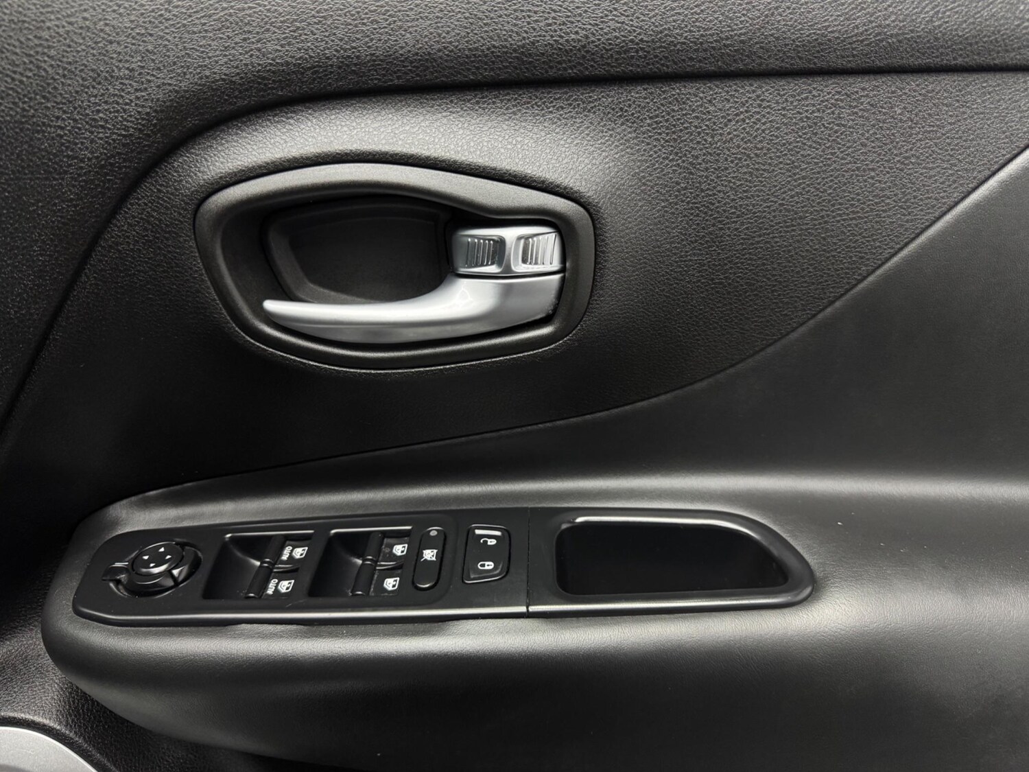 Used Jeep Renegade 2016 for sale - 78058465: Photo 18