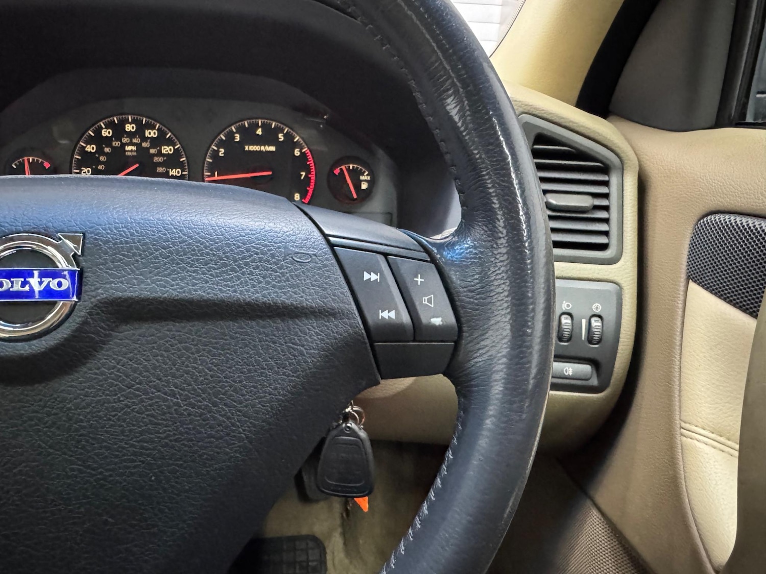 Used Volvo S60 2002 for sale - 77315344: Photo 8