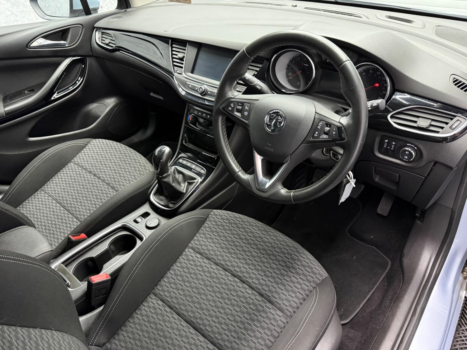 Used Vauxhall Astra for sale - 78057543: Photo 2