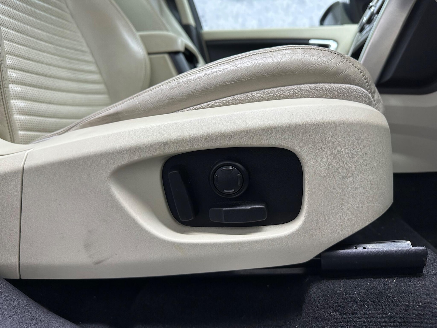 Used Land Rover Discovery Sport 2017 for sale - 77386907: Photo 30