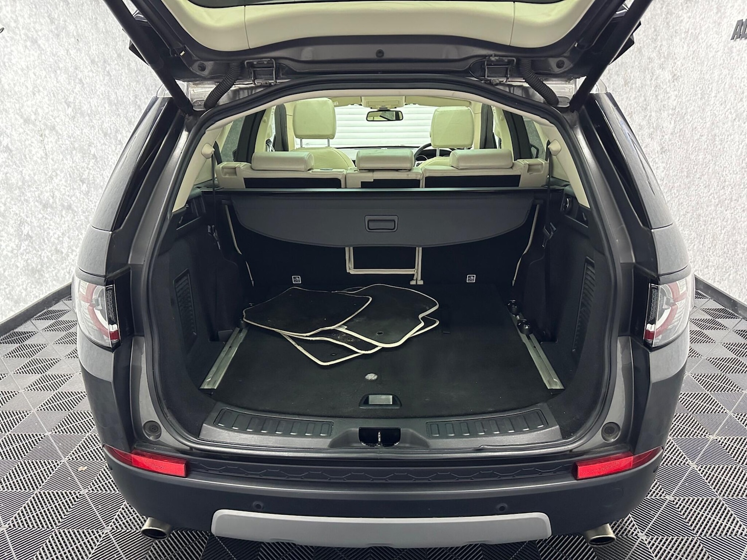 Used Land Rover Discovery Sport 2017 for sale - 77386907: Photo 31