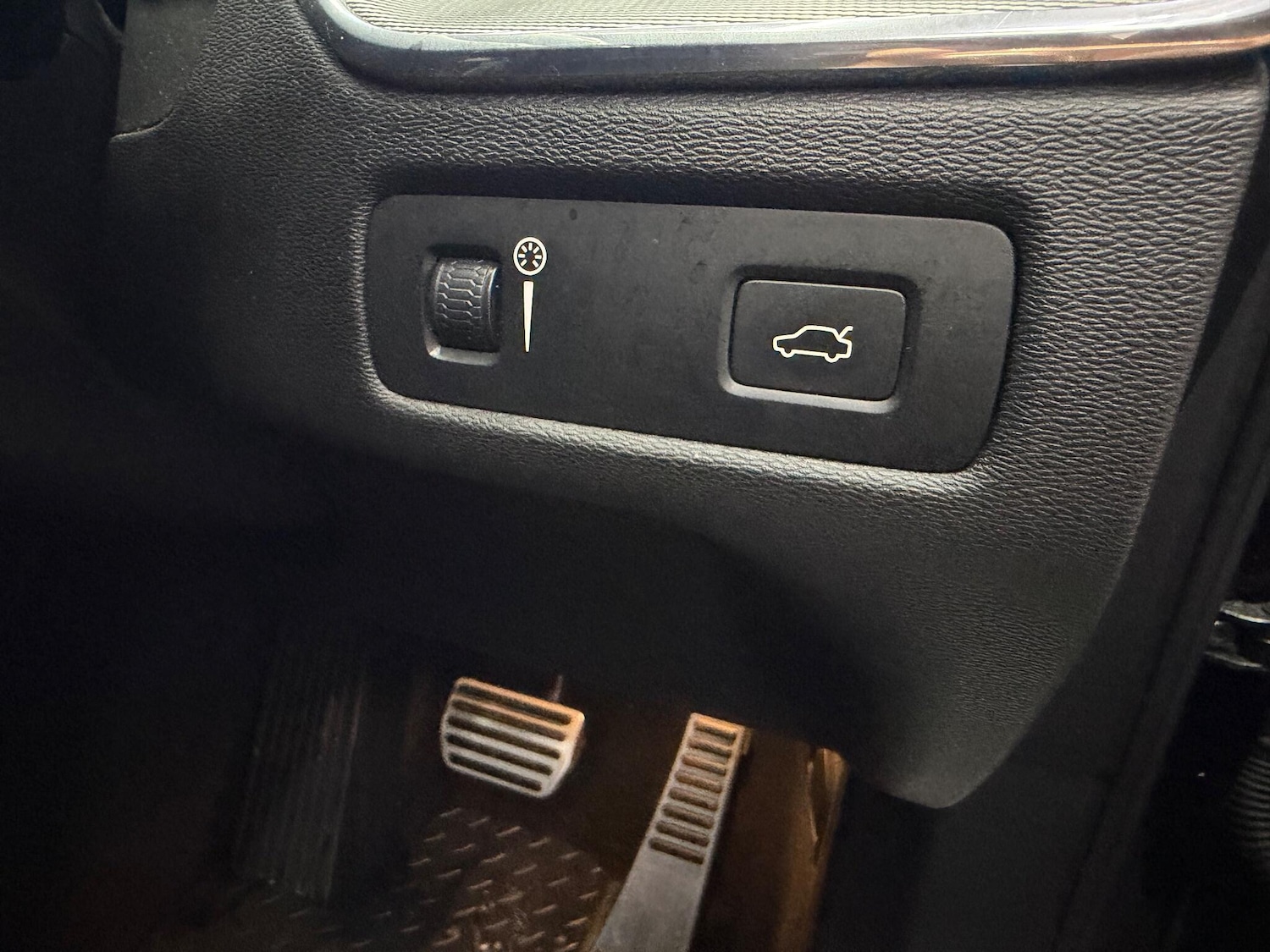 Used Volvo XC60 2018 for sale - 78058968: Photo 23