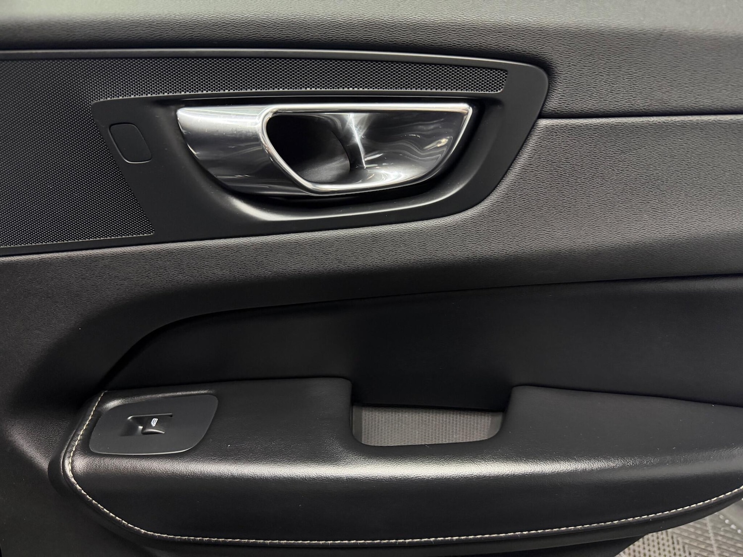 Used Volvo XC60 2018 for sale - 78058968: Photo 24