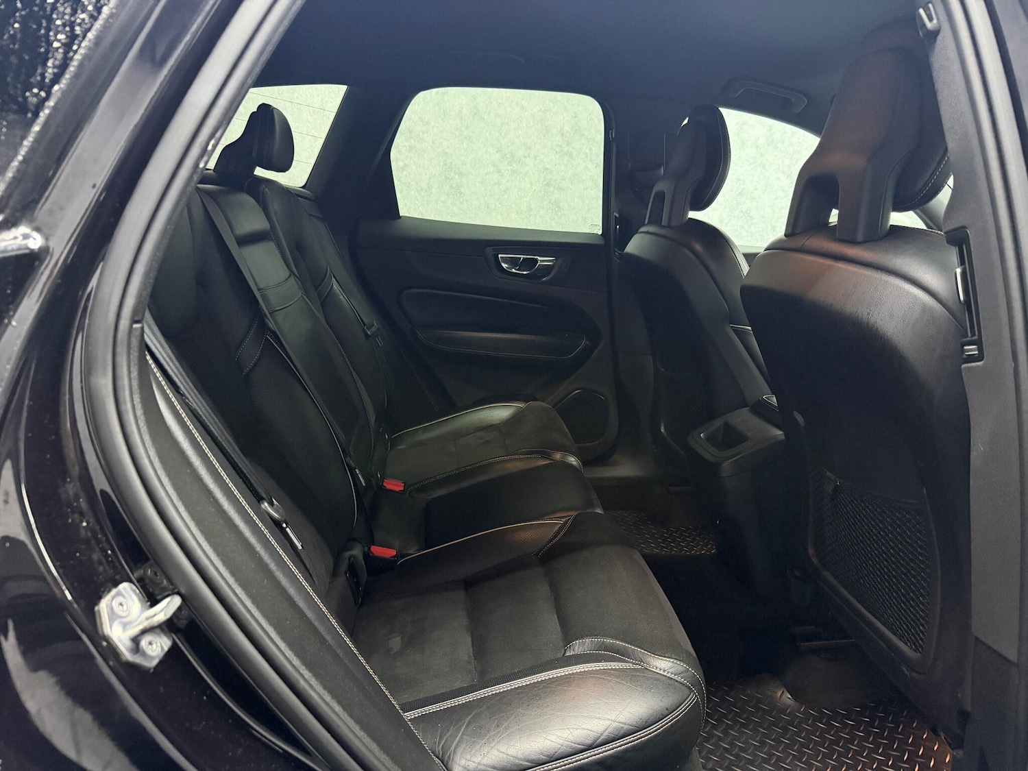 Used Volvo XC60 2018 for sale - 78058968: Photo 3