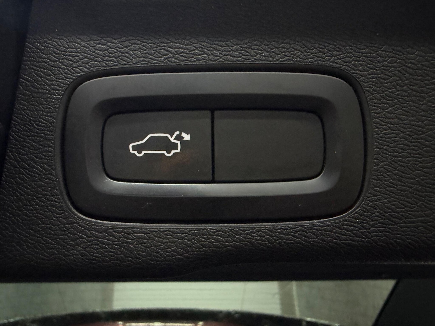 Used Volvo XC60 2018 for sale - 78058968: Photo 30