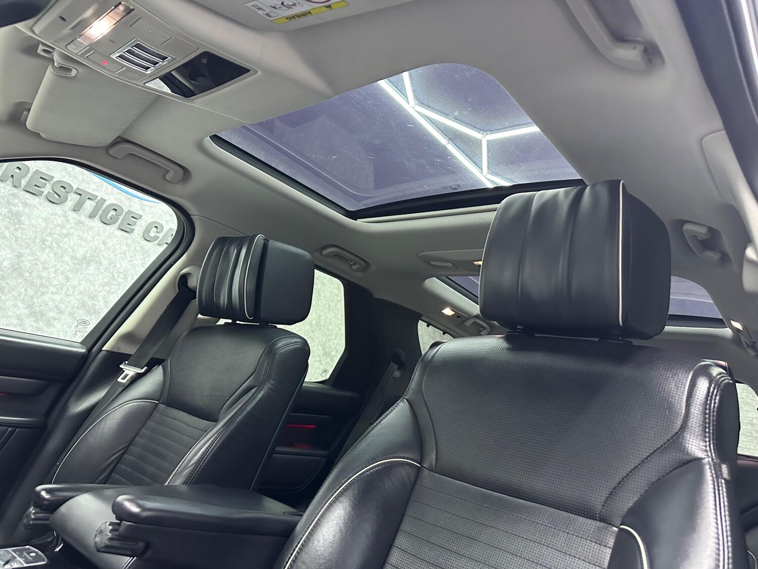 Used Land Rover Discovery 2019 for sale - 78058859: Photo 11