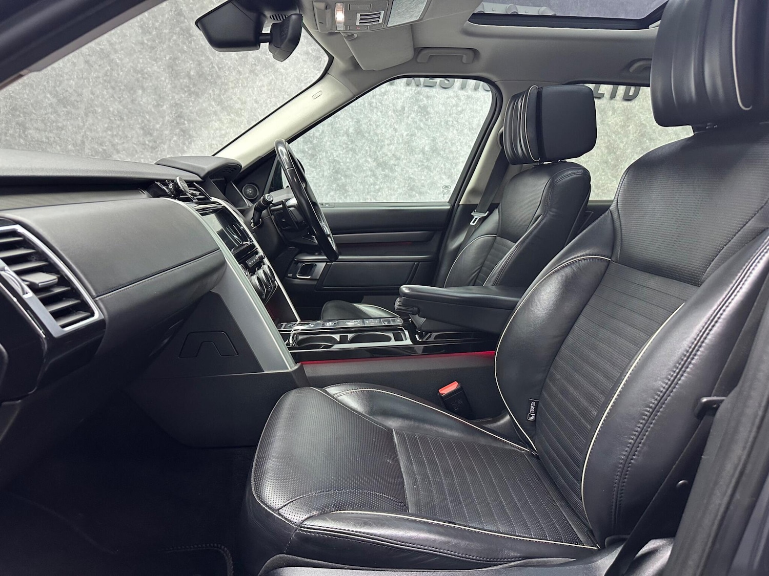 Used Land Rover Discovery 2019 for sale - 78058859: Photo 3