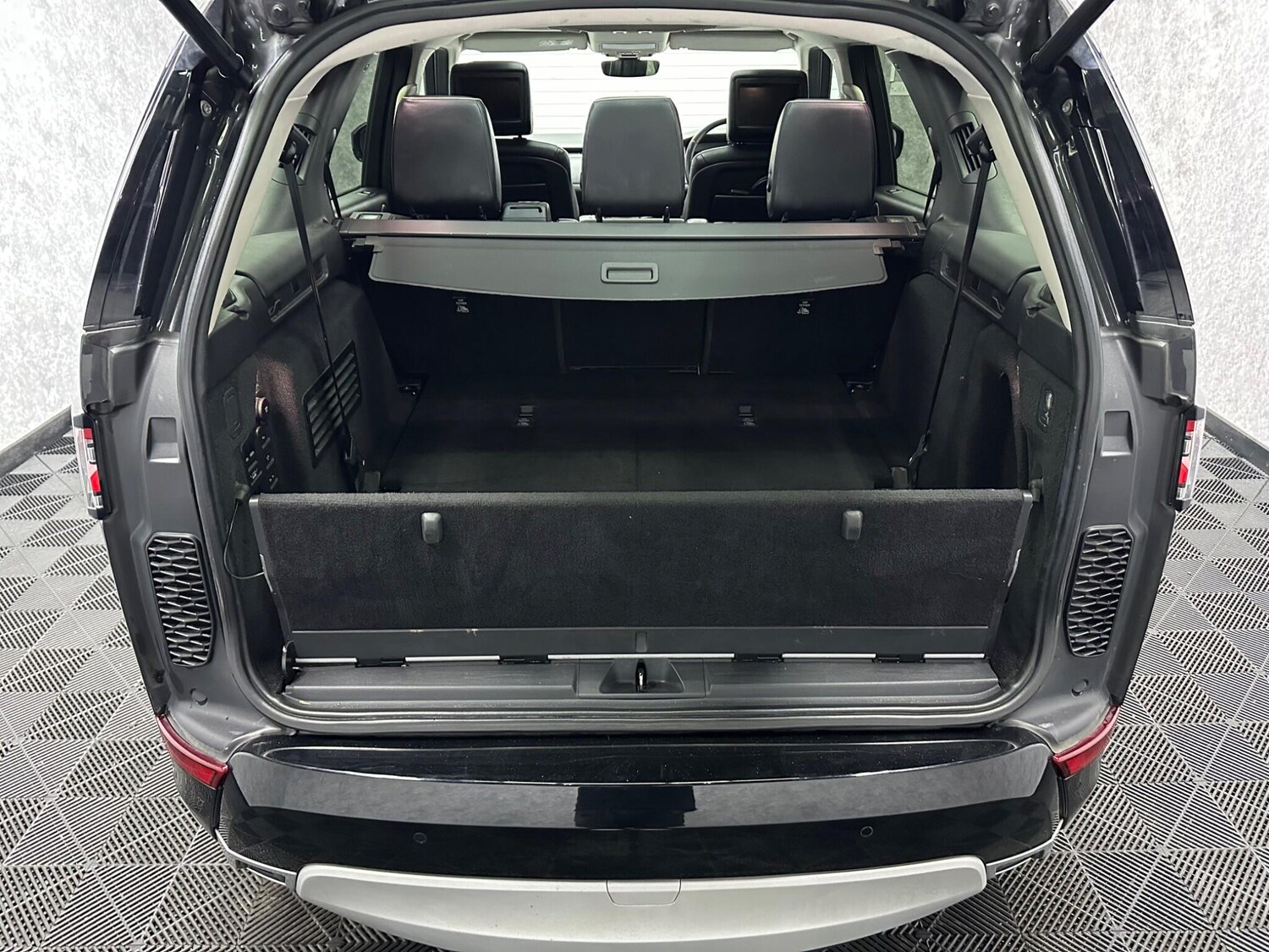 Used Land Rover Discovery 2019 for sale - 78058859: Photo 30