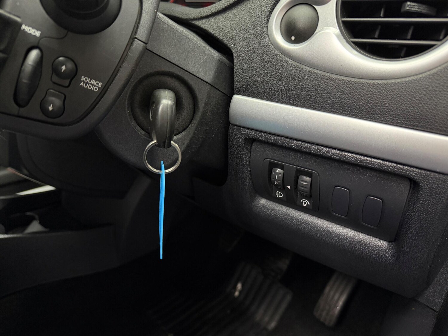 Used Renault Clio 2006 for sale - 78058057: Photo 12