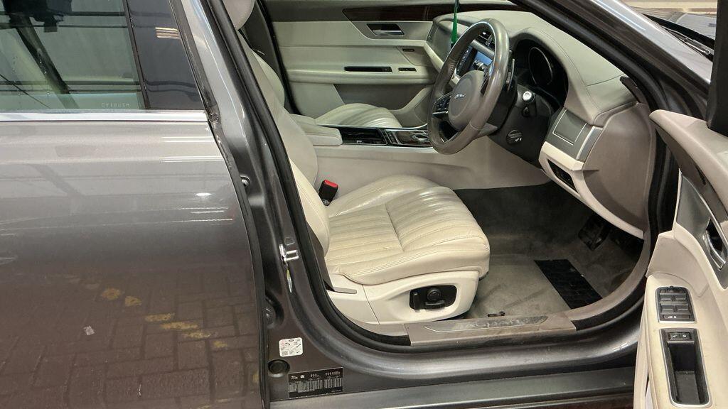 Used Jaguar XF 2018 for sale - 77784722: Photo 2