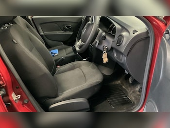 Used Dacia Sandero 2018 for sale - 77645752: Photo