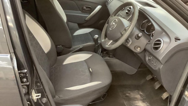 Used Dacia Sandero Stepway 2016 for sale - 76200780: Photo 2