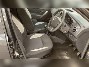 Used Dacia Sandero Stepway 2016 for sale - 76200780: Photo 2