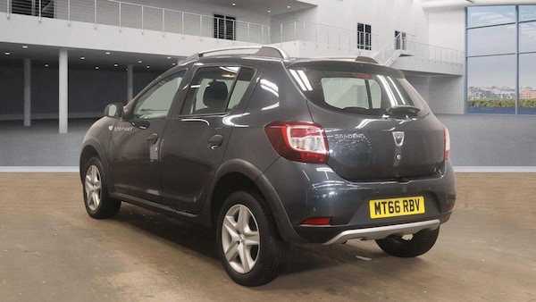 Used Dacia Sandero Stepway 2016 for sale - 76200780: Photo 4
