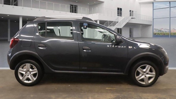 Used Dacia Sandero Stepway 2016 for sale - 76200780: Photo 8