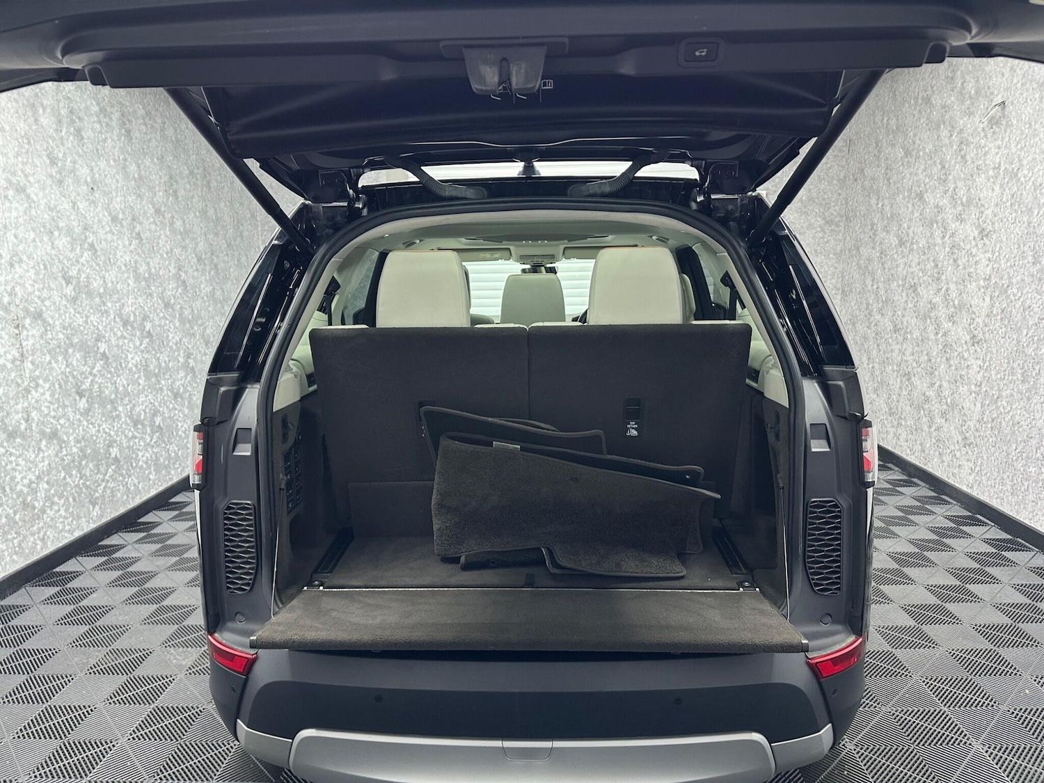 Used Land Rover Discovery 2019 for sale - 77411568: Photo 29