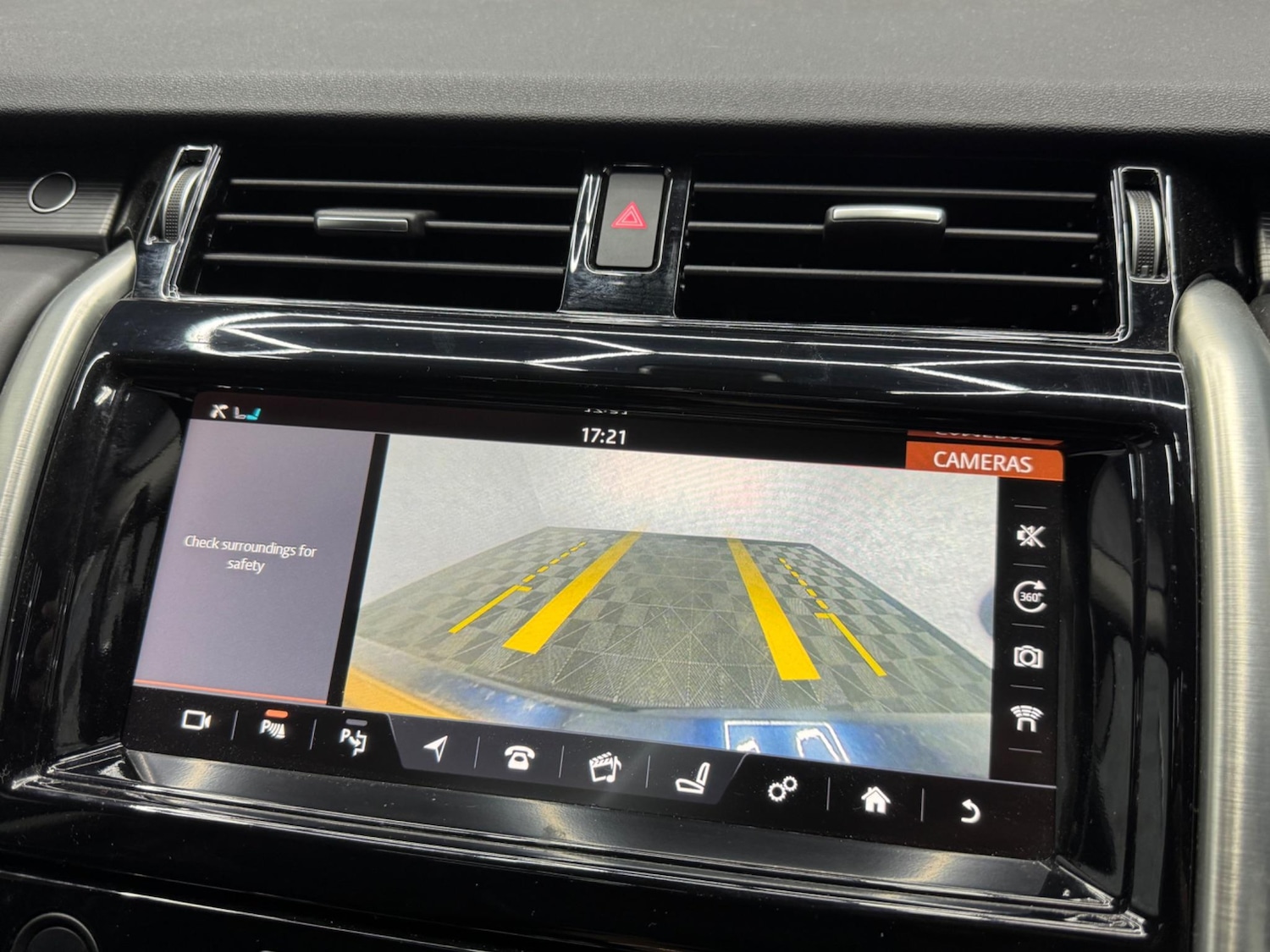 Used Land Rover Discovery 2017 for sale - 76839946: Photo 13