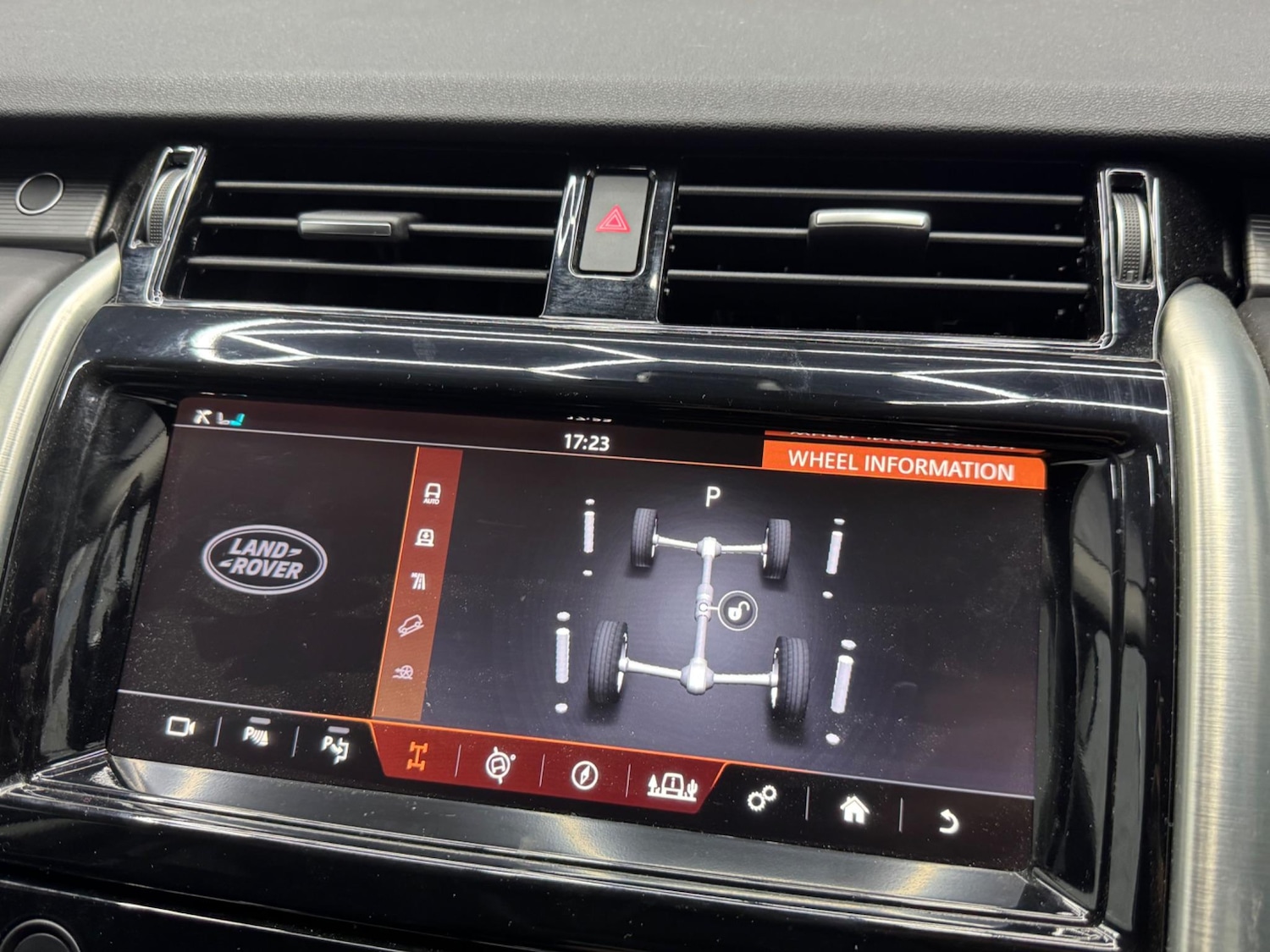 Used Land Rover Discovery 2017 for sale - 76839946: Photo 14