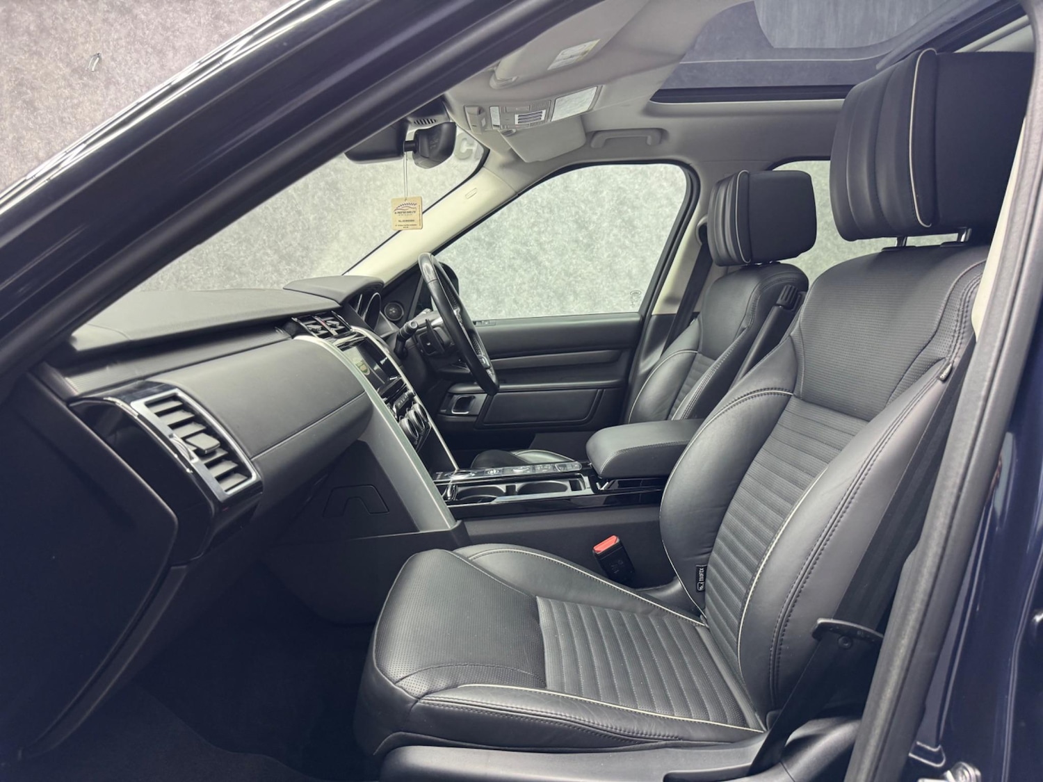 Used Land Rover Discovery 2017 for sale - 76839946: Photo 3