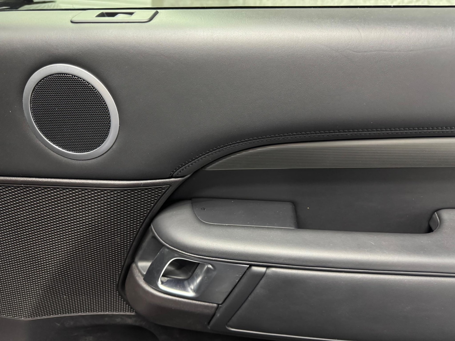 Used Land Rover Discovery 2017 for sale - 76839946: Photo 30